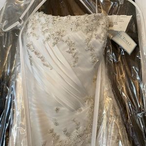 Wedding dress Sophia Tolli with tags strapless